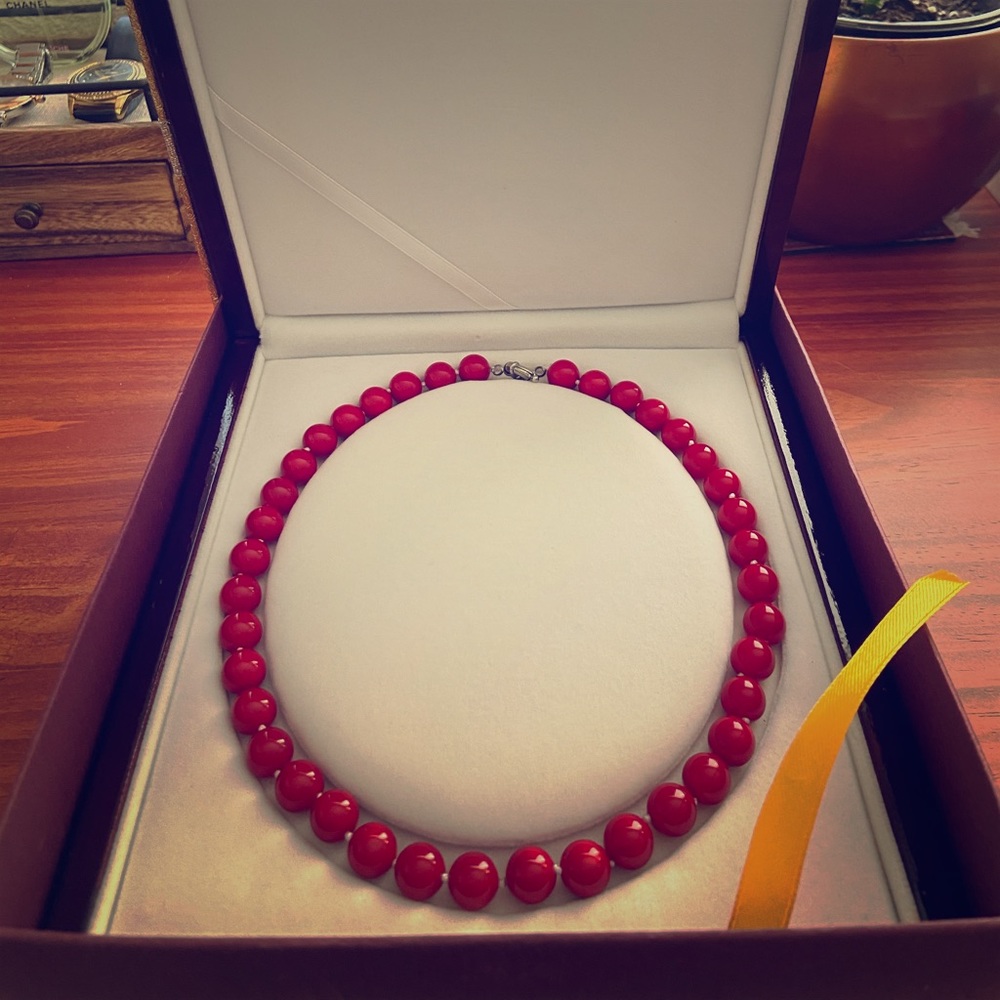 Red pearl necklace with gift box